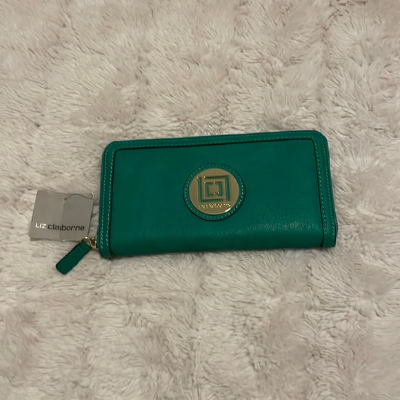Liz Claiborne wallet. - Picture 1 of 2